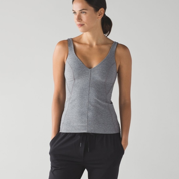 lululemon athletica Tops - Lululemon Contour tank size 8 in EUC